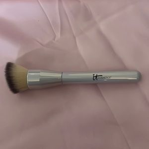 IT Cosmetics CC+ Angled Buffing Foundation Brush
